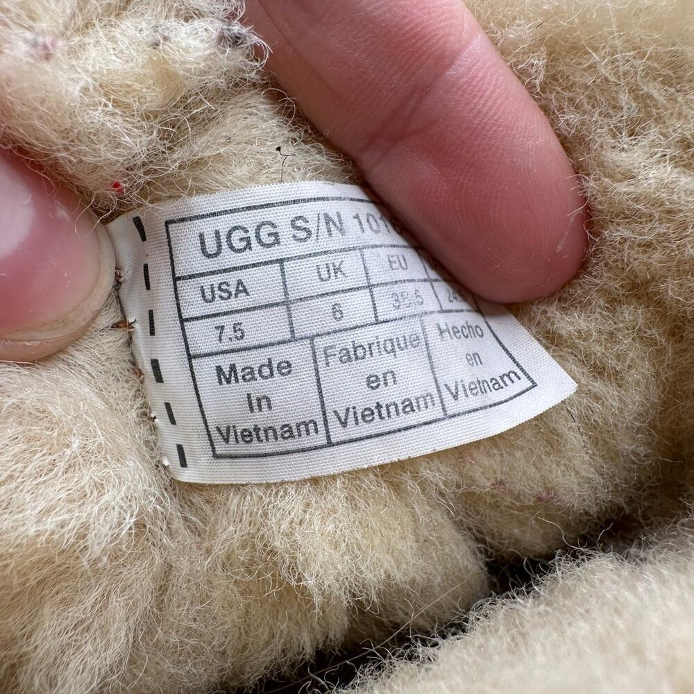 Ugg: Chestnut Classic Short Boot - image 8